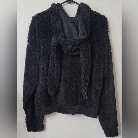 Hot topic fuzzy bunny pom pom hoodie pierced - Picture 3 of 3